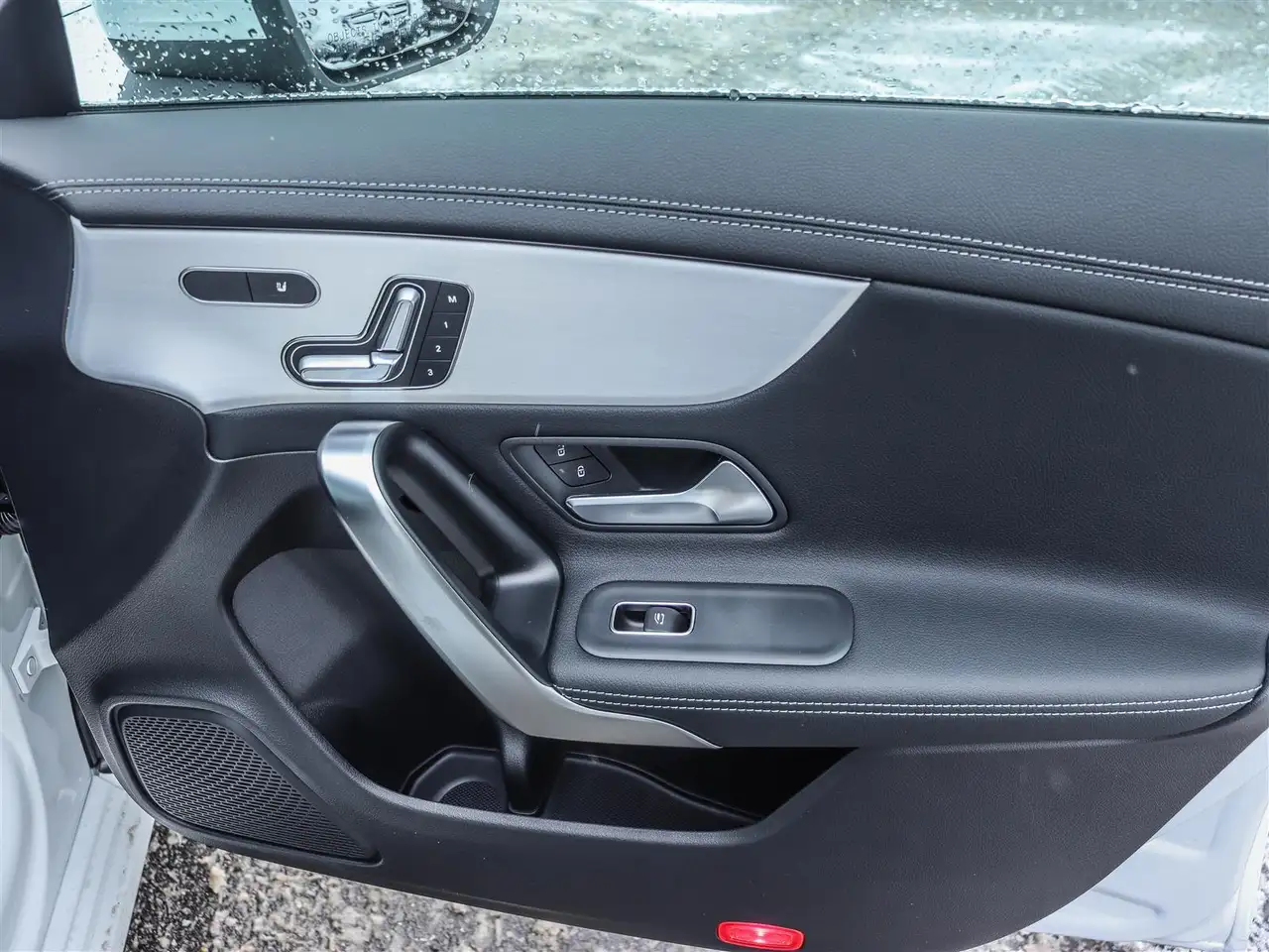 Mercedes-Benz CLA снимка Mercedes-Benz CLA