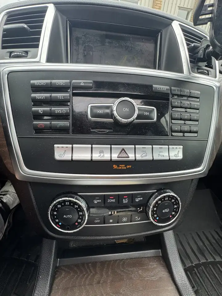 Mercedes-Benz M-Class снимка Mercedes-Benz M-Class