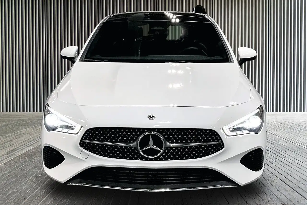 Mercedes-Benz CLA снимка Mercedes-Benz CLA