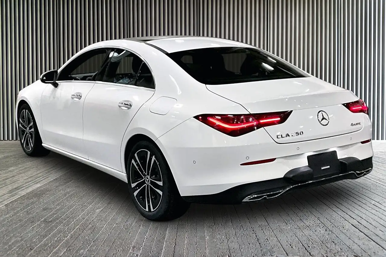 Mercedes-Benz CLA снимка Mercedes-Benz CLA