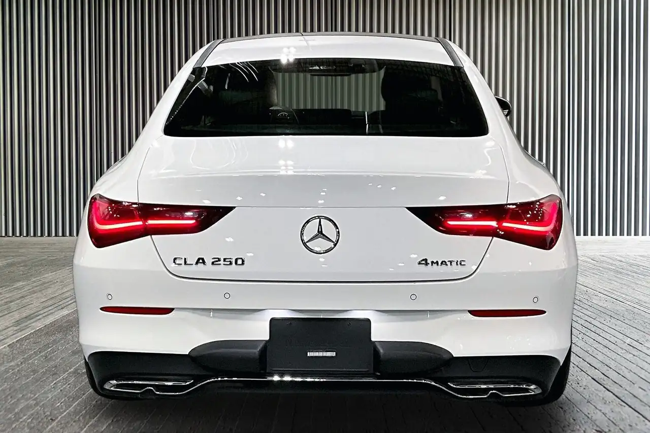 Mercedes-Benz CLA снимка Mercedes-Benz CLA