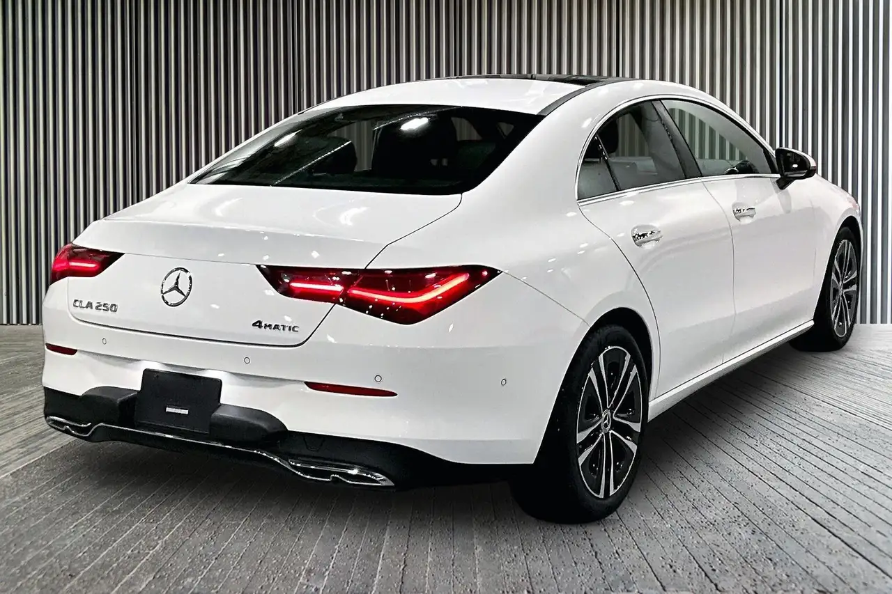 Mercedes-Benz CLA снимка Mercedes-Benz CLA