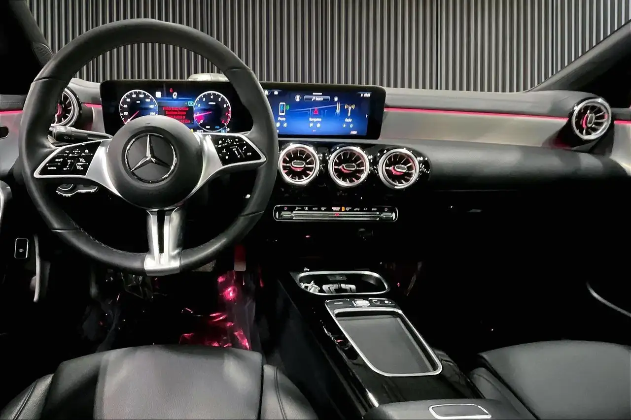 Mercedes-Benz CLA снимка Mercedes-Benz CLA