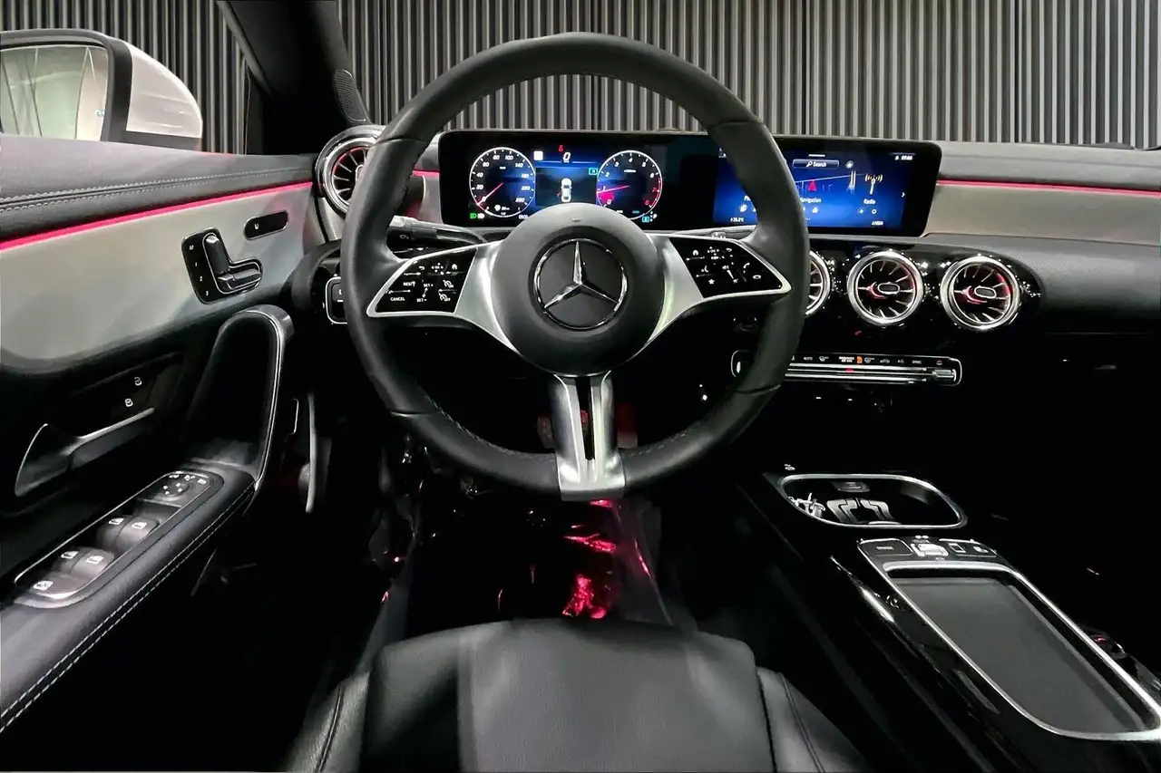 Mercedes-Benz CLA снимка Mercedes-Benz CLA