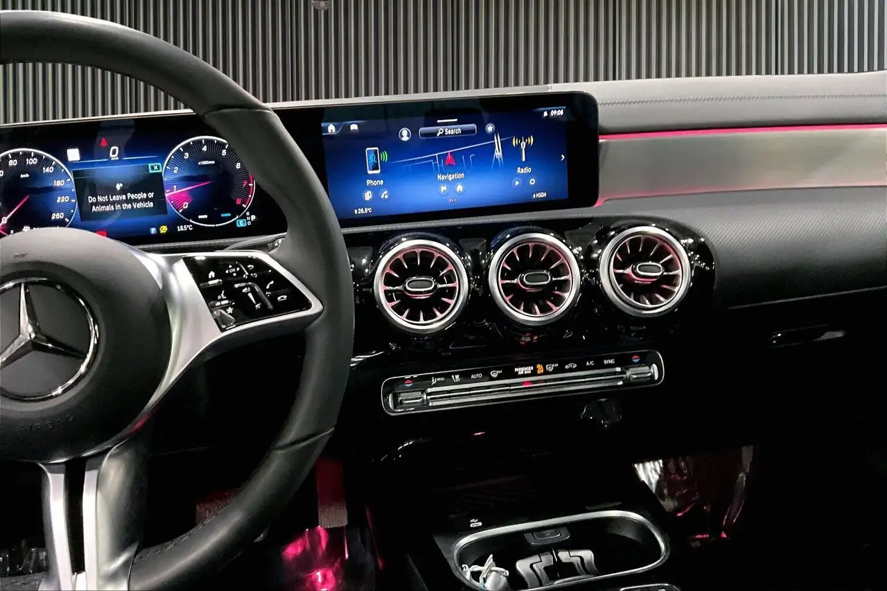 Mercedes-Benz CLA снимка Mercedes-Benz CLA