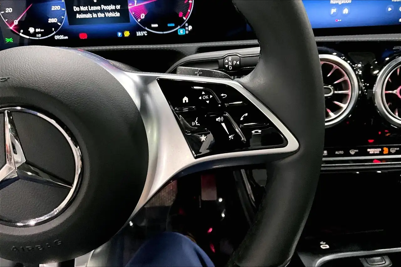 Mercedes-Benz CLA снимка Mercedes-Benz CLA