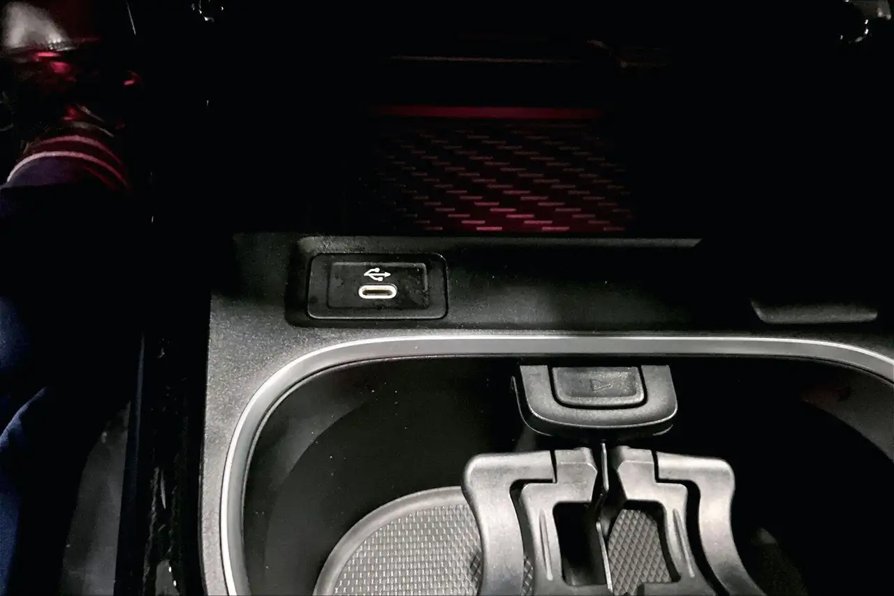 Mercedes-Benz CLA снимка Mercedes-Benz CLA
