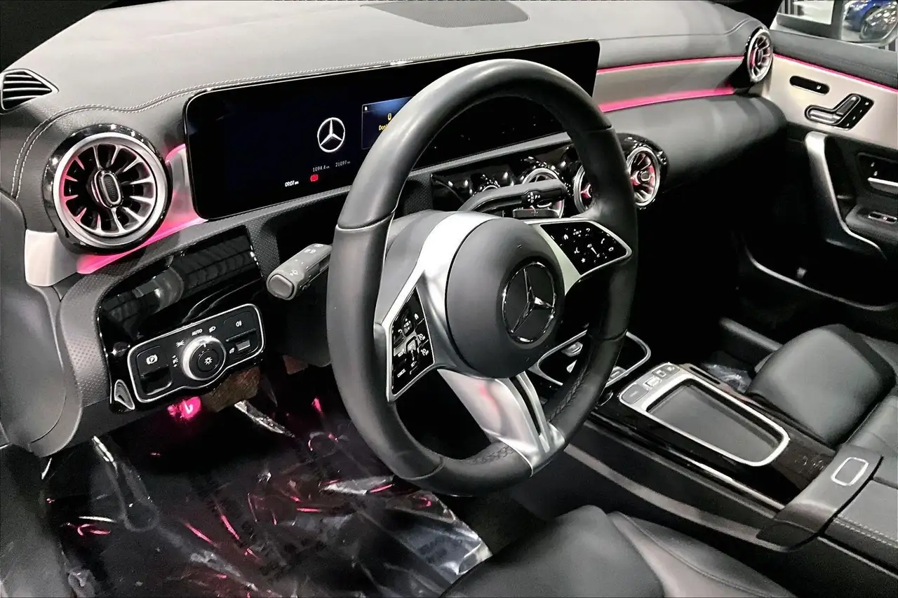 Mercedes-Benz CLA снимка Mercedes-Benz CLA