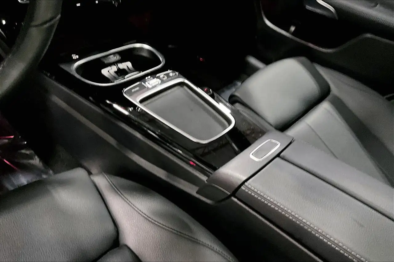 Mercedes-Benz CLA снимка Mercedes-Benz CLA