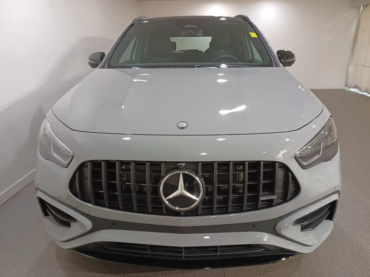 Mercedes-Benz GLA снимка Mercedes-Benz GLA