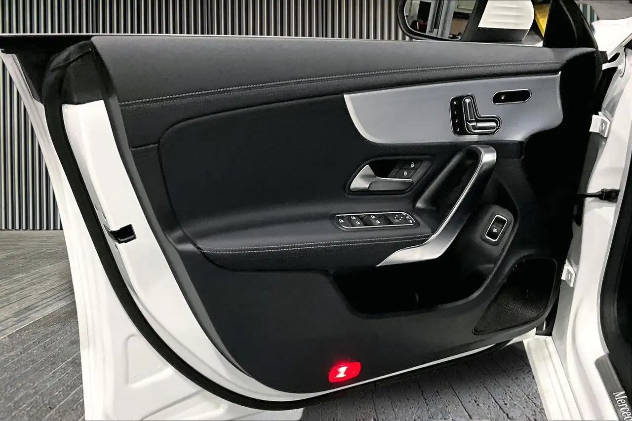 Mercedes-Benz CLA снимка Mercedes-Benz CLA