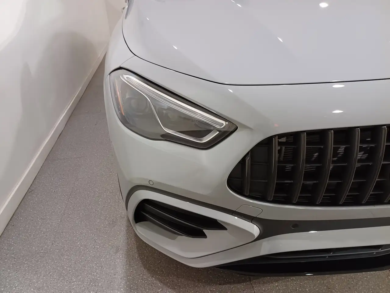 Mercedes-Benz GLA снимка Mercedes-Benz GLA