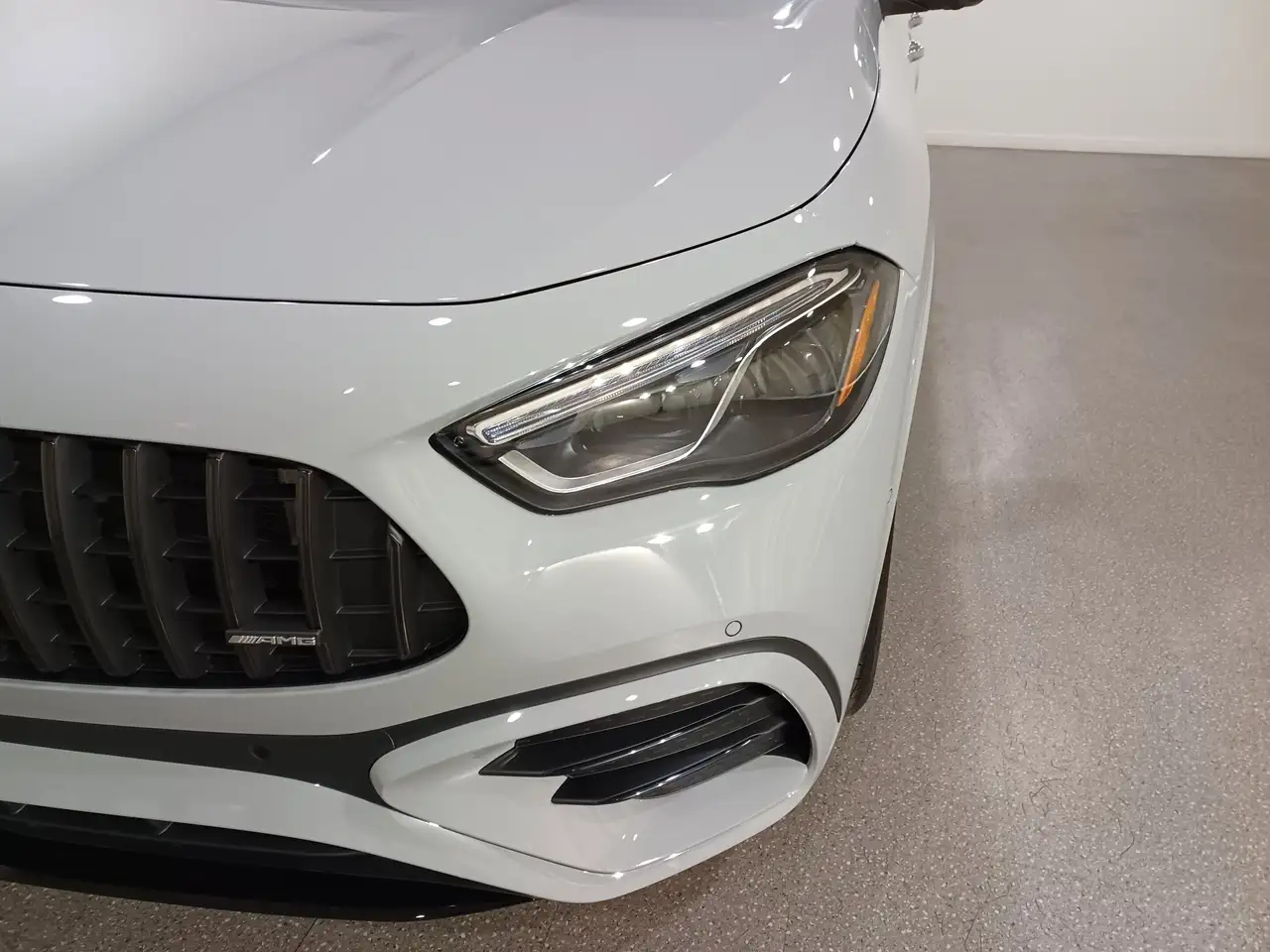 Mercedes-Benz GLA снимка Mercedes-Benz GLA