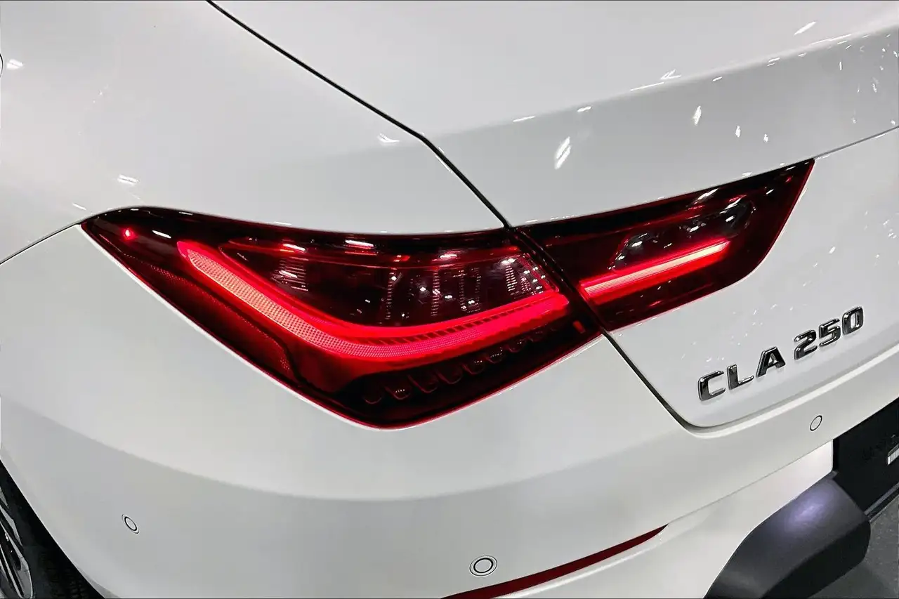 Mercedes-Benz CLA снимка Mercedes-Benz CLA