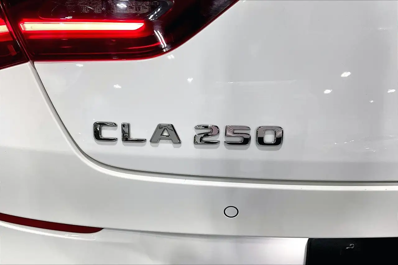 Mercedes-Benz CLA снимка Mercedes-Benz CLA
