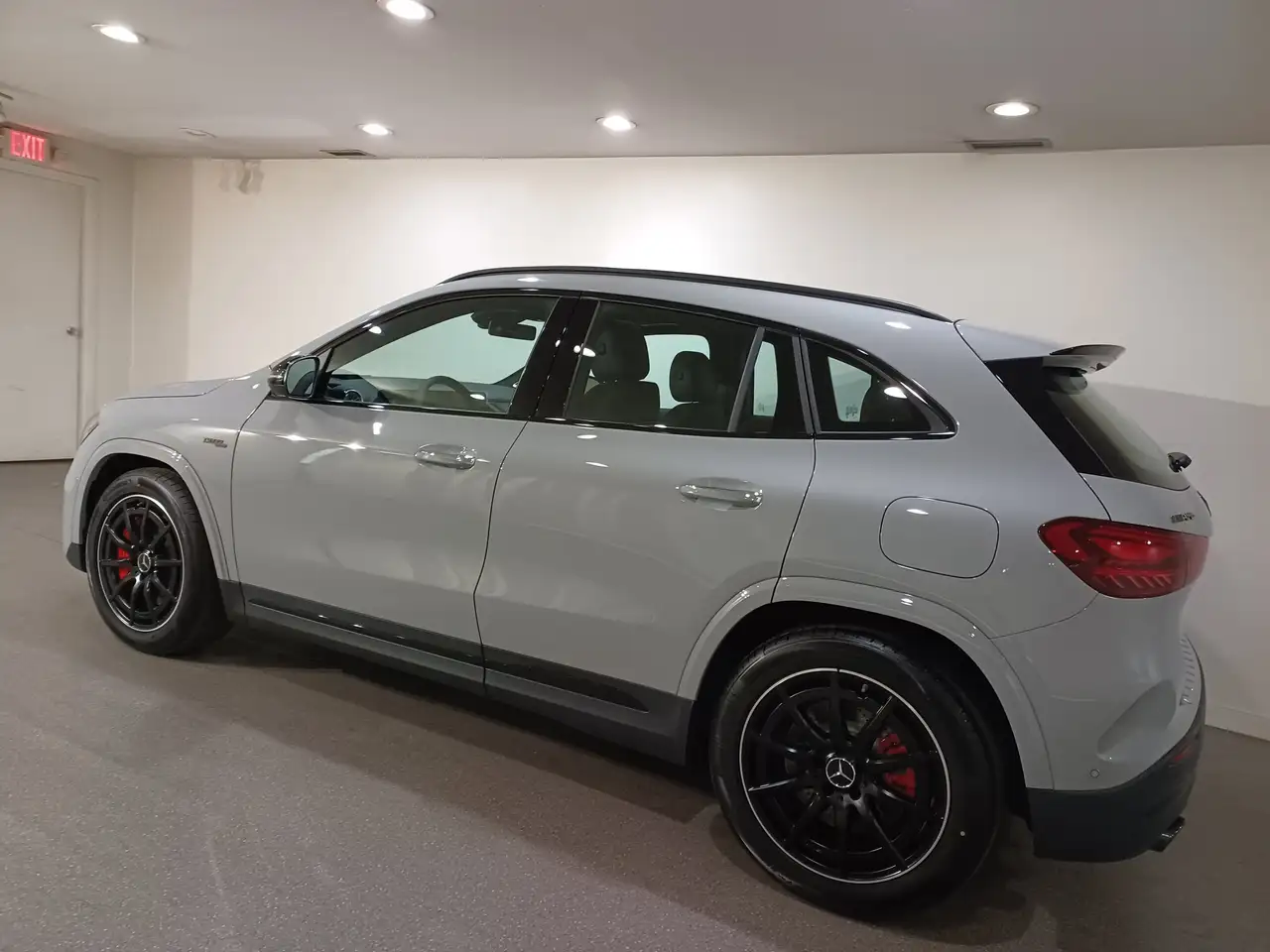 Mercedes-Benz GLA снимка Mercedes-Benz GLA