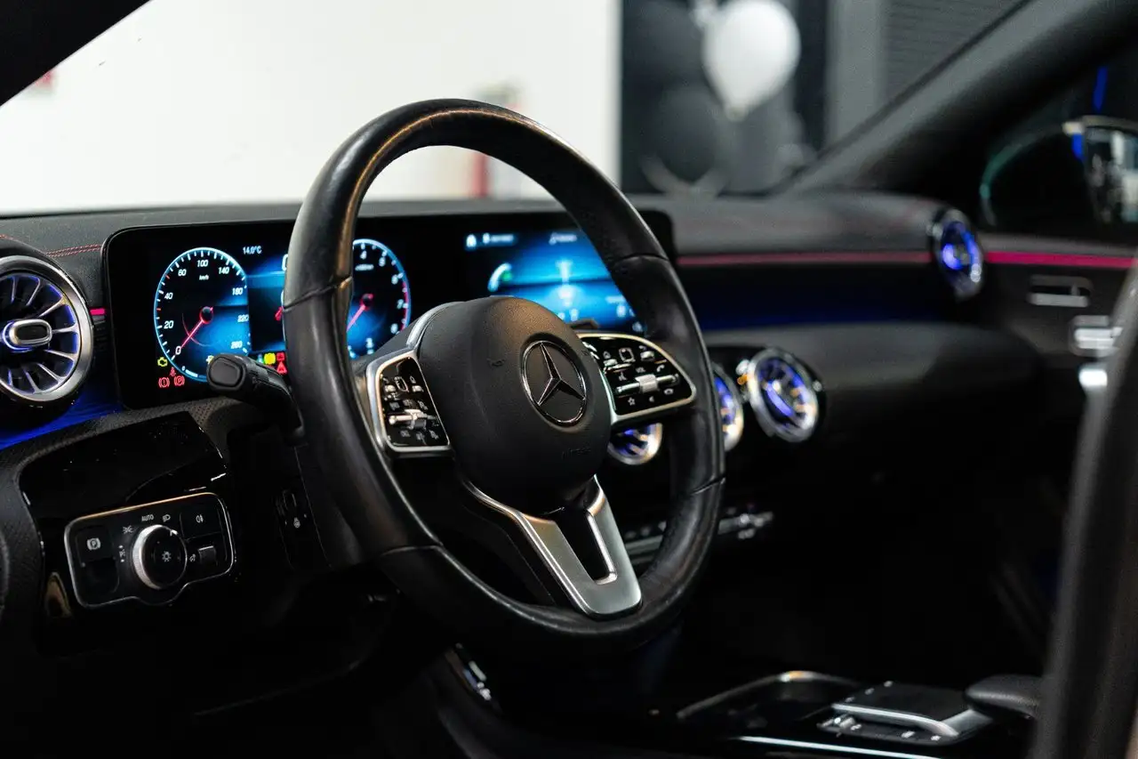 Mercedes-Benz CLA снимка Mercedes-Benz CLA