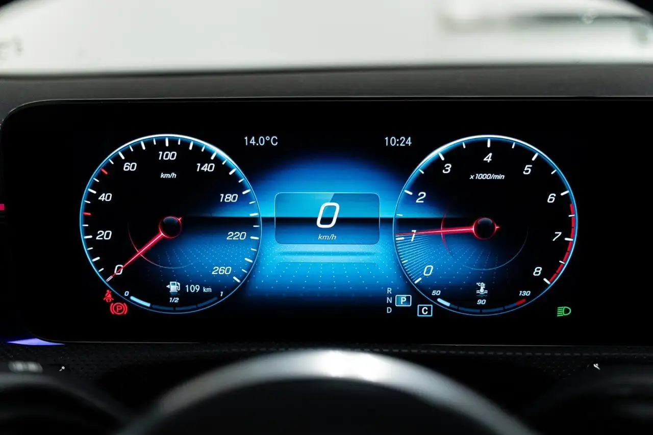 Mercedes-Benz CLA снимка Mercedes-Benz CLA
