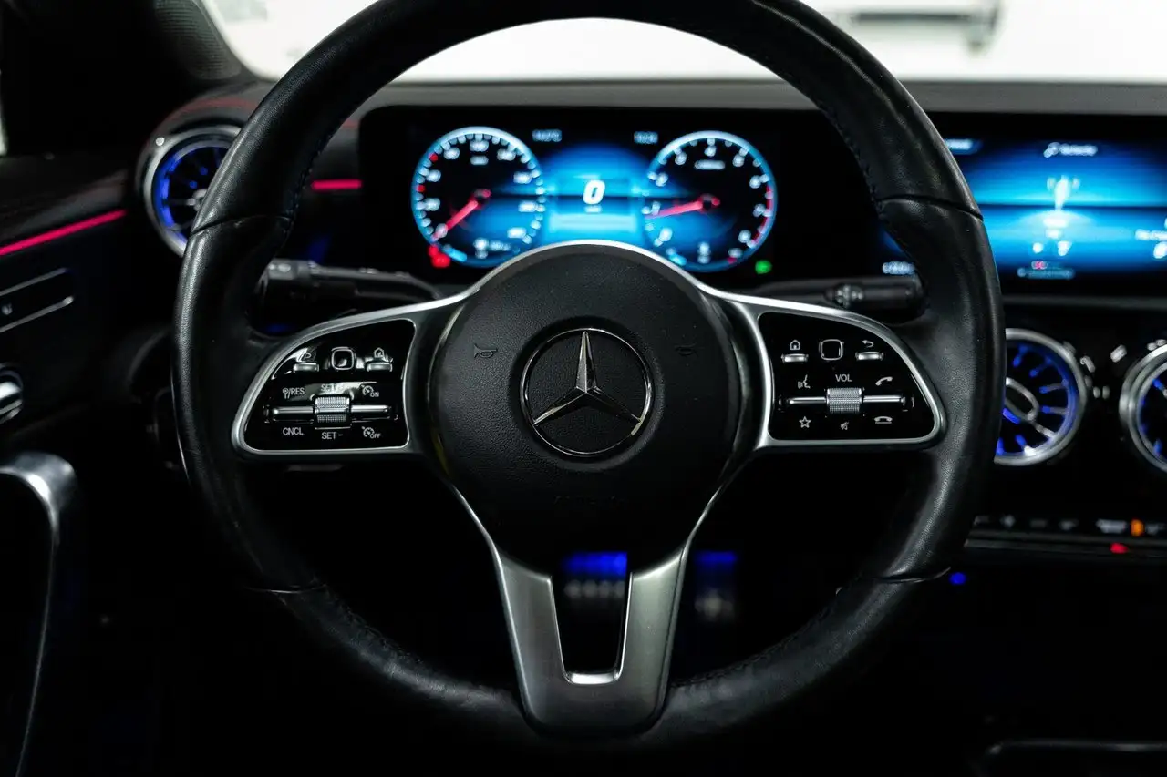 Mercedes-Benz CLA снимка Mercedes-Benz CLA