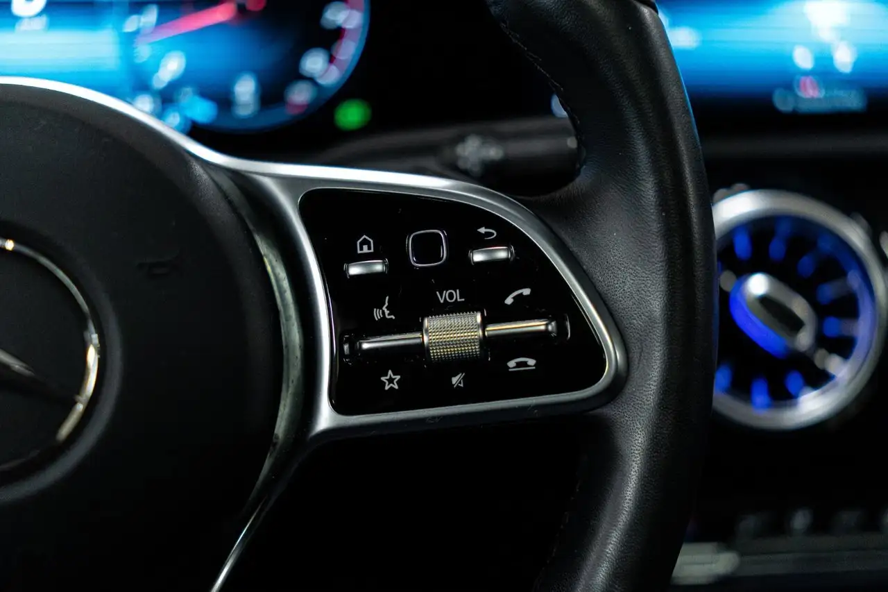 Mercedes-Benz CLA снимка Mercedes-Benz CLA