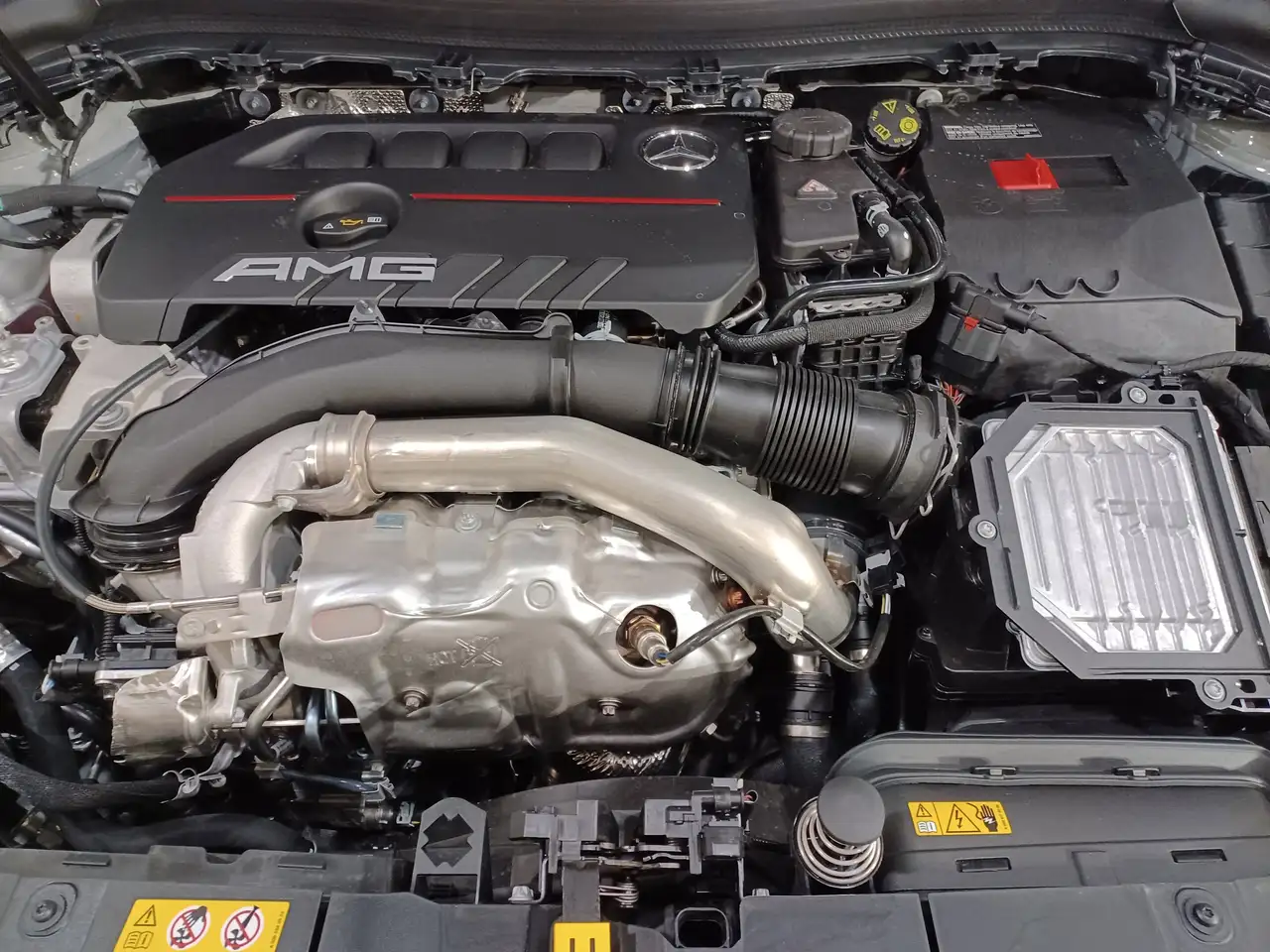 Mercedes-Benz GLA снимка Mercedes-Benz GLA