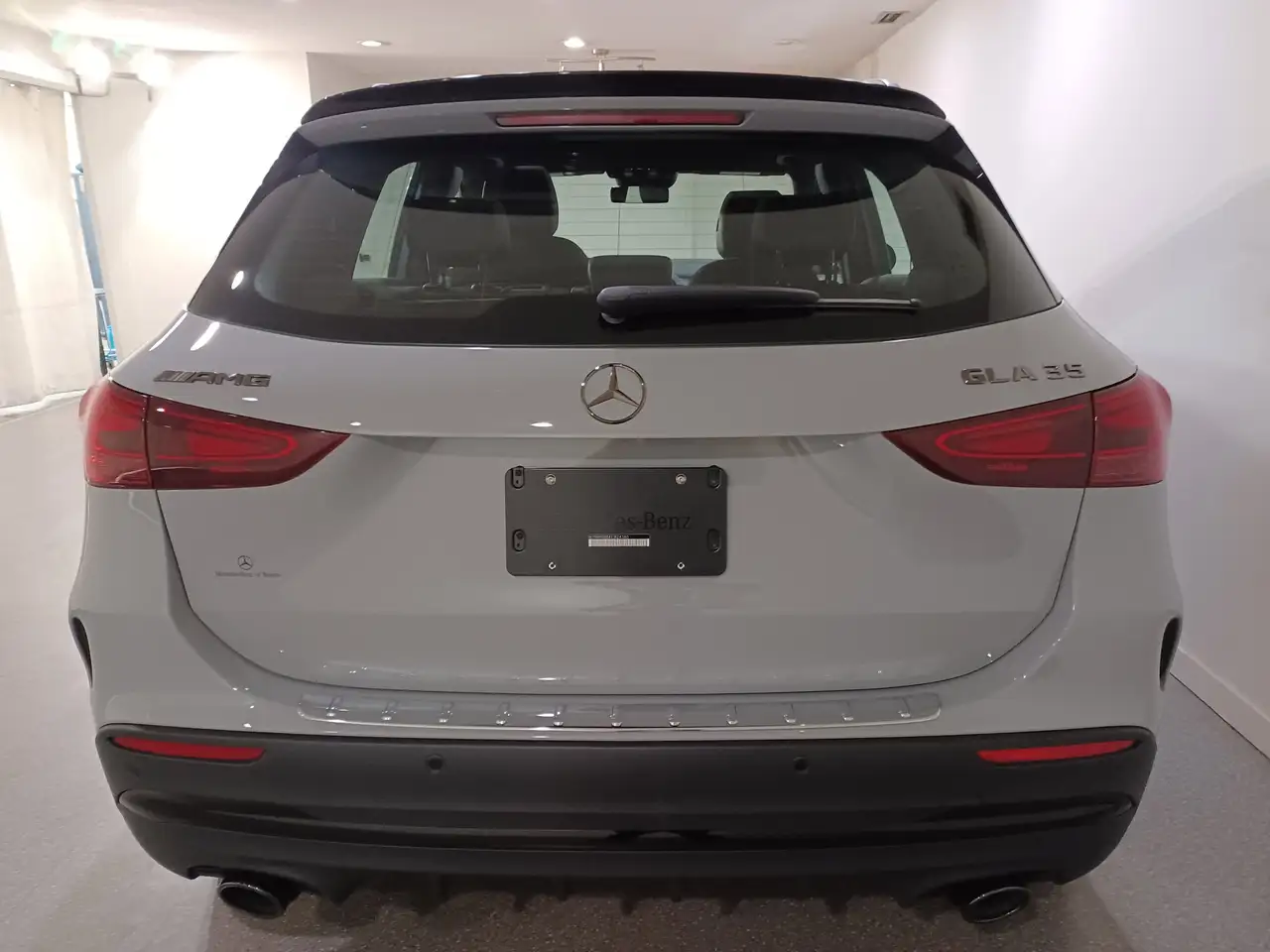 Mercedes-Benz GLA снимка Mercedes-Benz GLA