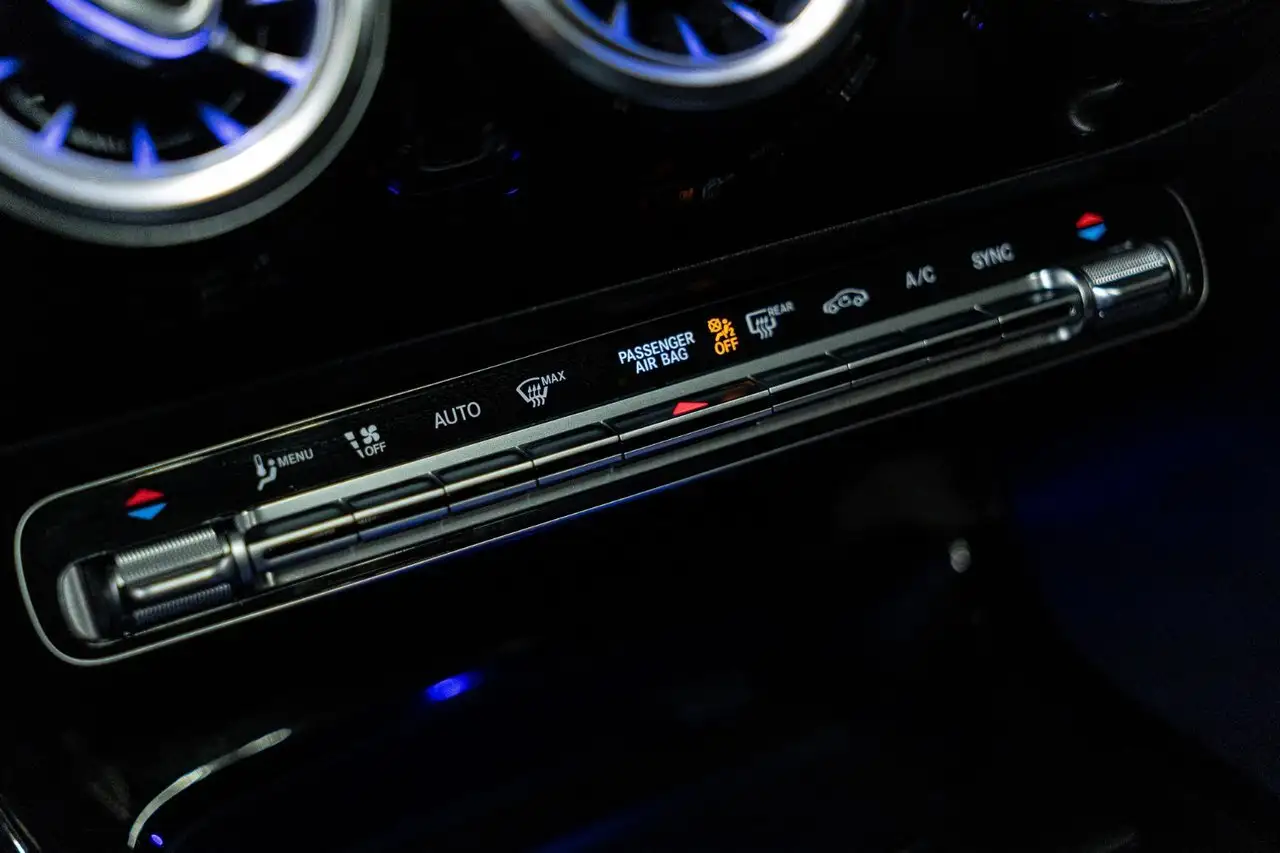 Mercedes-Benz CLA снимка Mercedes-Benz CLA