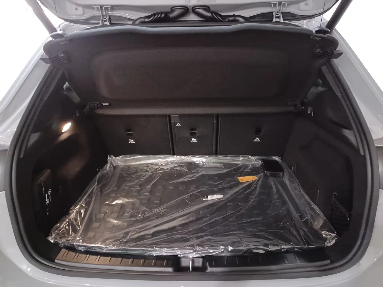Mercedes-Benz GLA снимка Mercedes-Benz GLA
