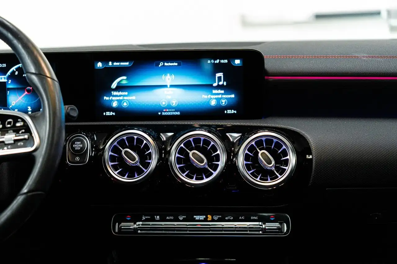 Mercedes-Benz CLA снимка Mercedes-Benz CLA