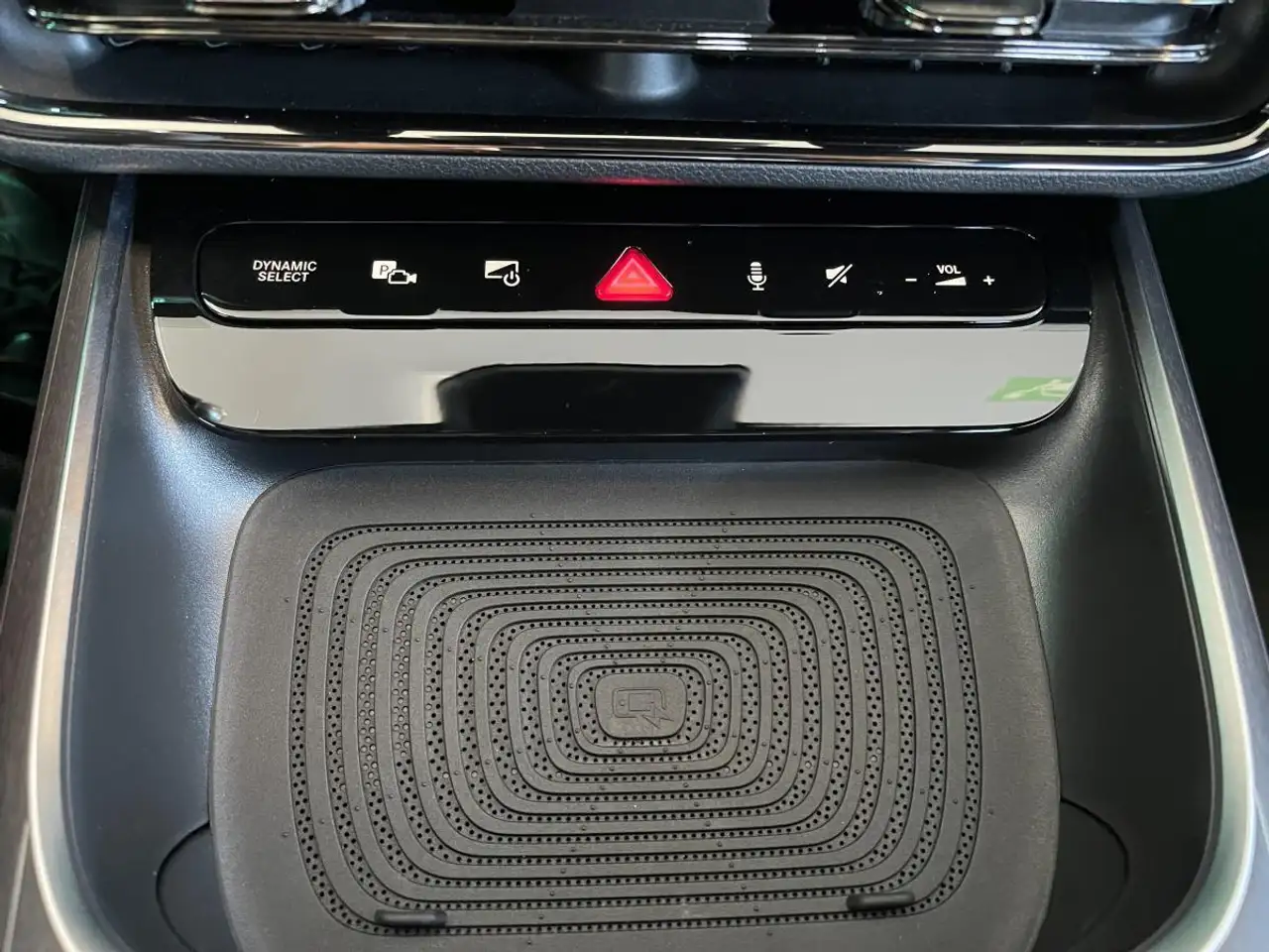 Mercedes-Benz CLA снимка Mercedes-Benz CLA
