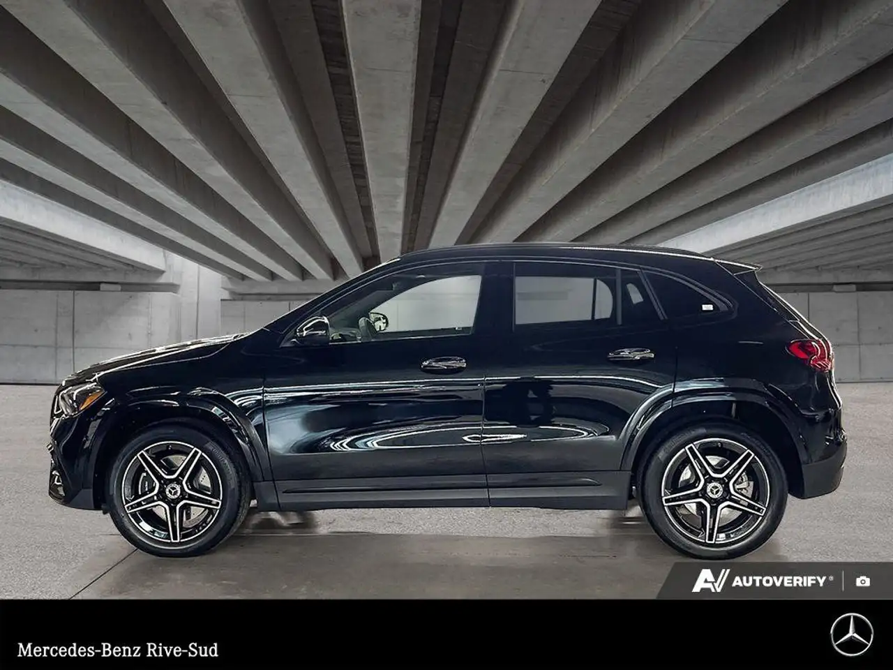 Mercedes-Benz GLA снимка Mercedes-Benz GLA
