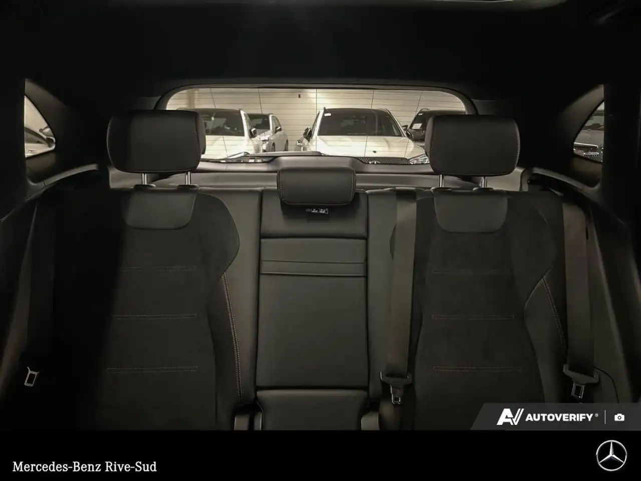 Mercedes-Benz GLA снимка Mercedes-Benz GLA