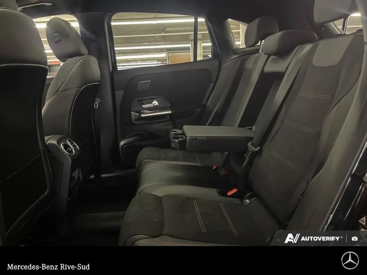 Mercedes-Benz GLA снимка Mercedes-Benz GLA