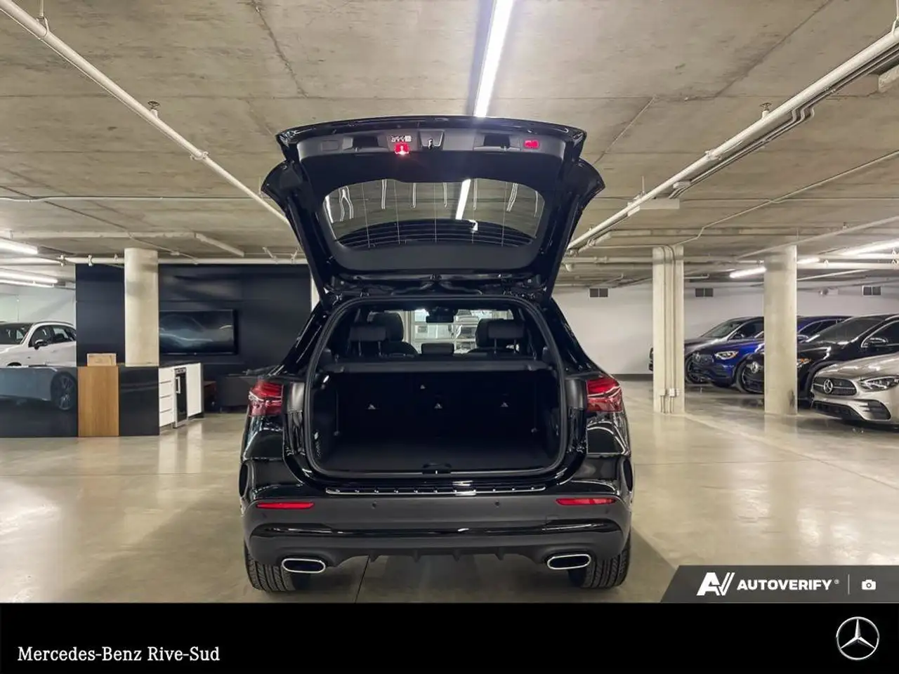 Mercedes-Benz GLA снимка Mercedes-Benz GLA