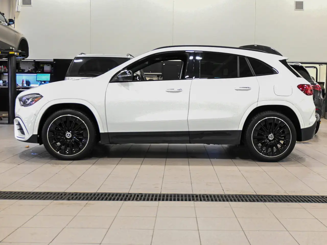 Mercedes-Benz GLA снимка Mercedes-Benz GLA