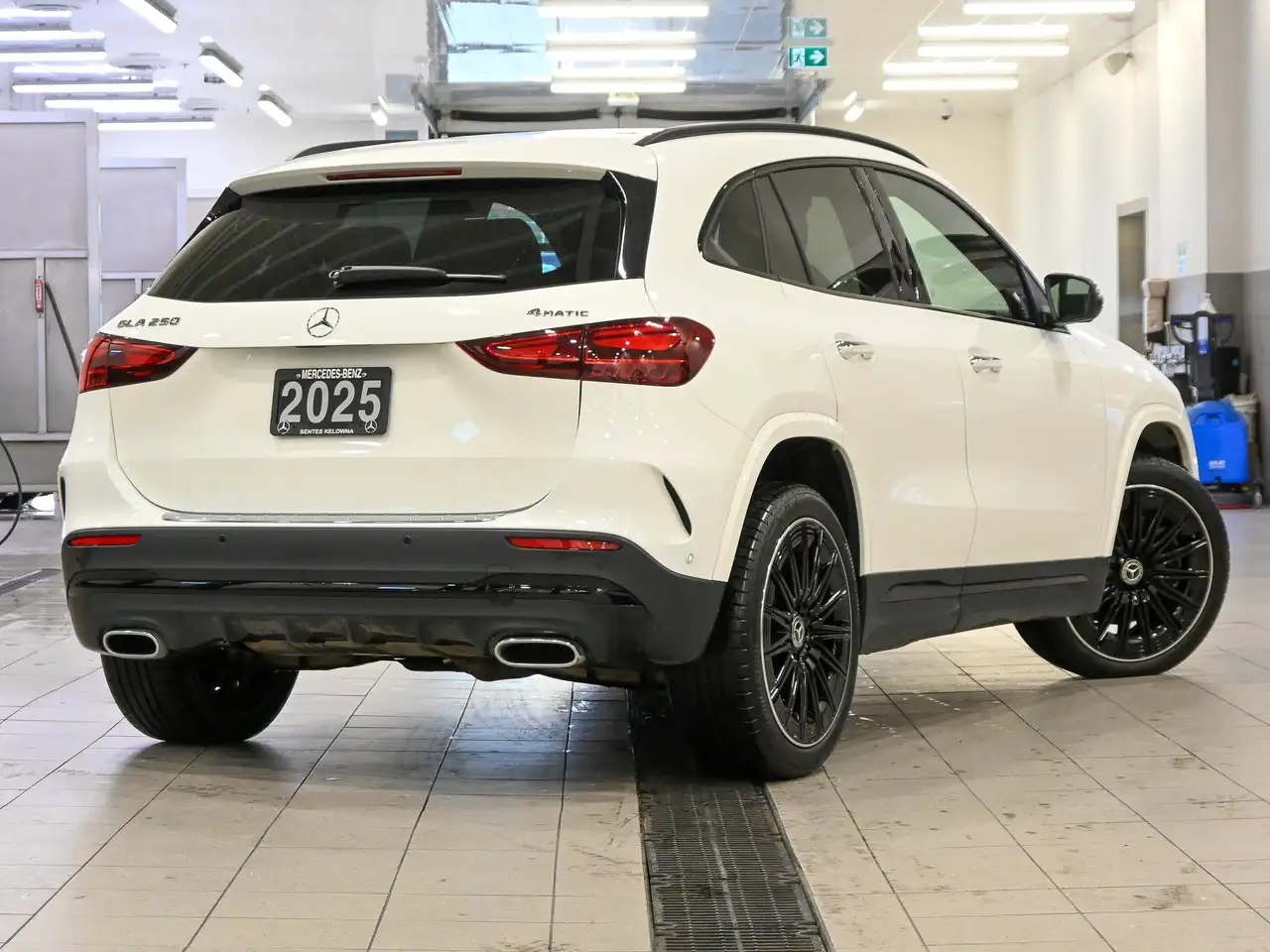 Mercedes-Benz GLA снимка Mercedes-Benz GLA