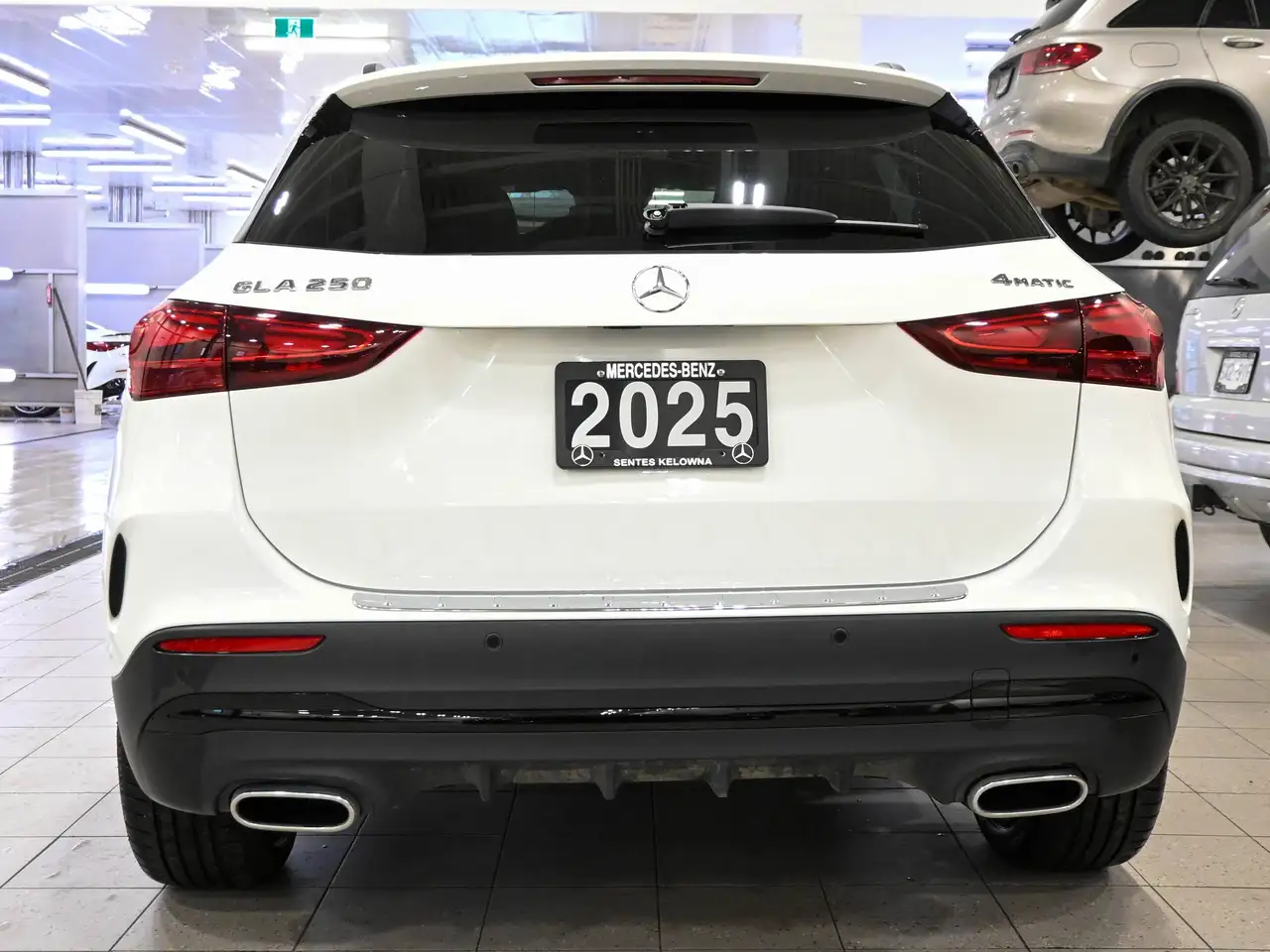 Mercedes-Benz GLA снимка Mercedes-Benz GLA