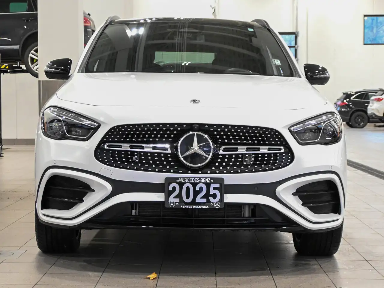 Mercedes-Benz GLA снимка Mercedes-Benz GLA