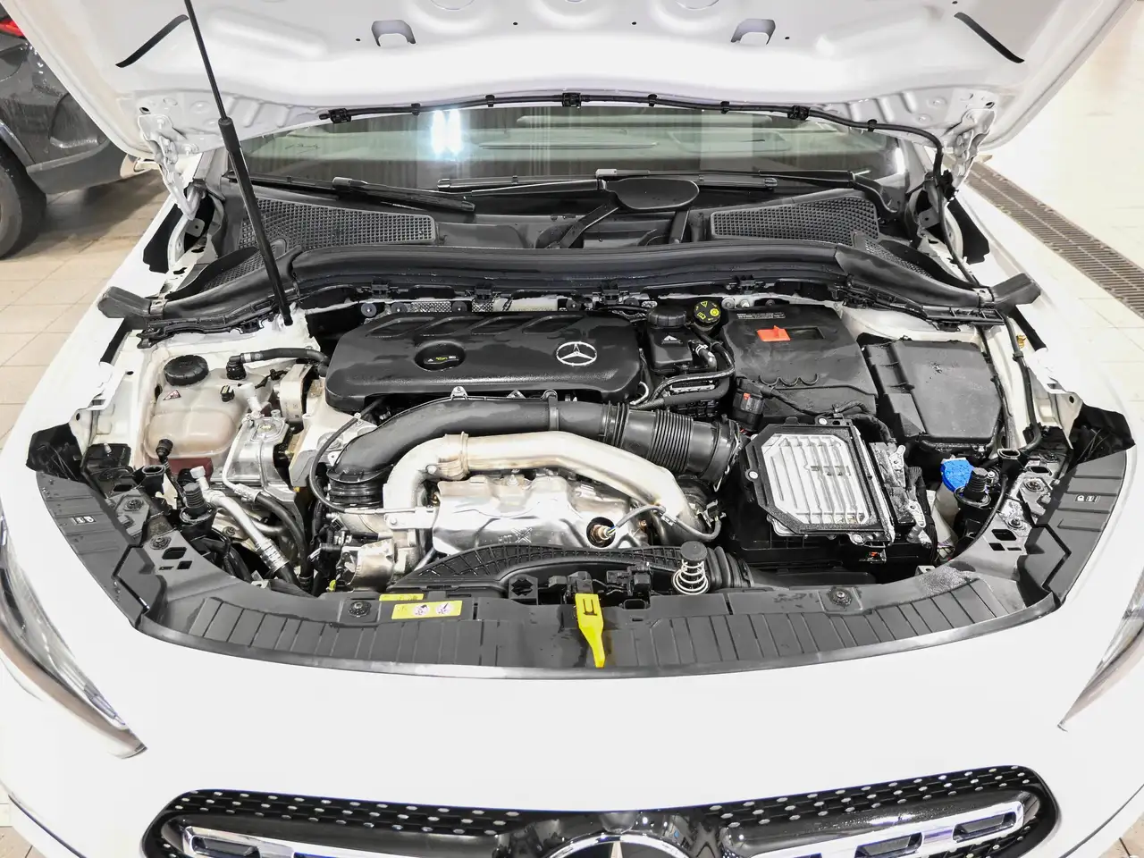 Mercedes-Benz GLA снимка Mercedes-Benz GLA