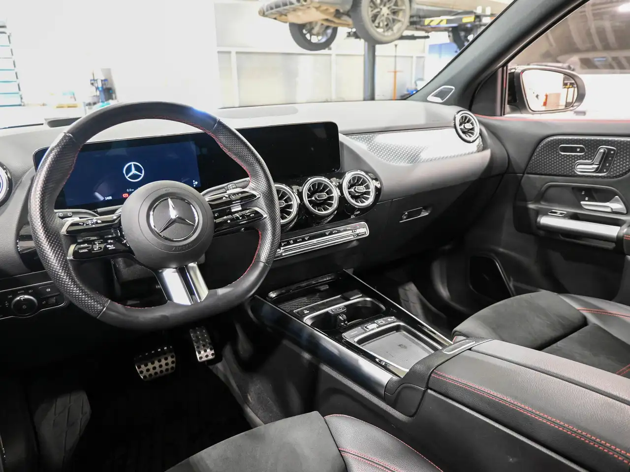 Mercedes-Benz GLA снимка Mercedes-Benz GLA
