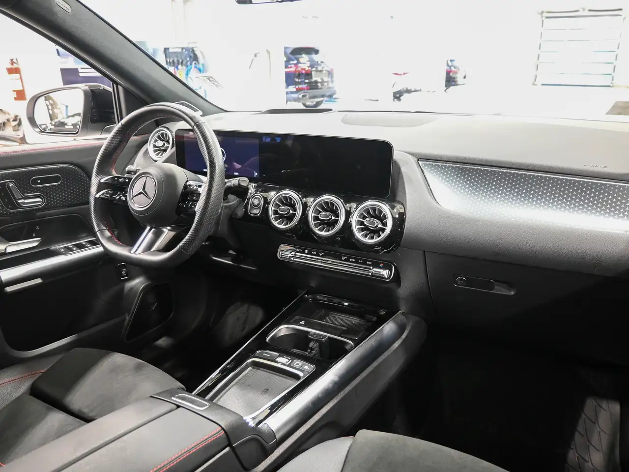 Mercedes-Benz GLA снимка Mercedes-Benz GLA