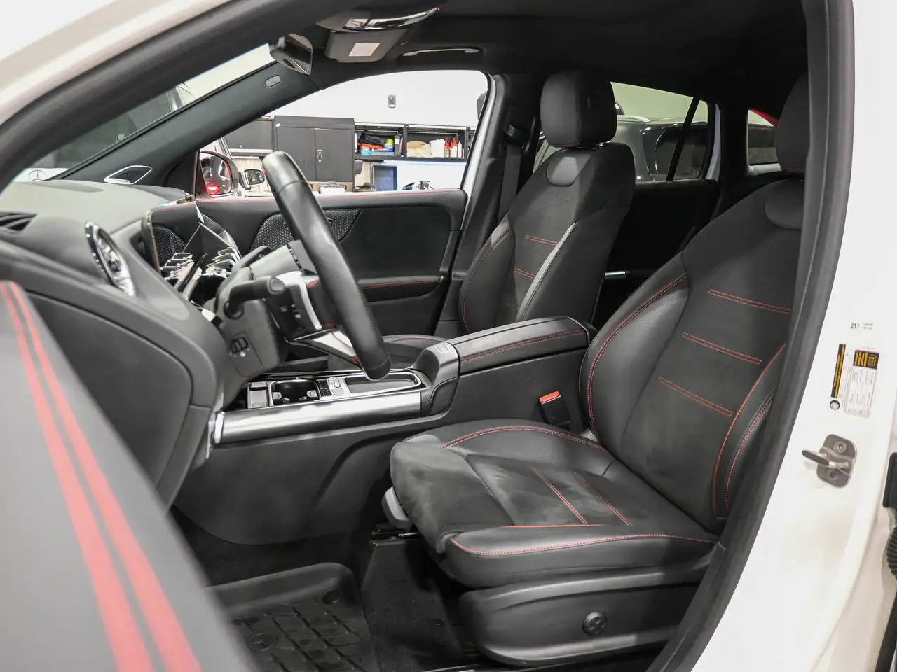 Mercedes-Benz GLA снимка Mercedes-Benz GLA