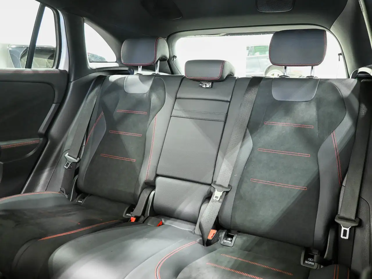 Mercedes-Benz GLA снимка Mercedes-Benz GLA