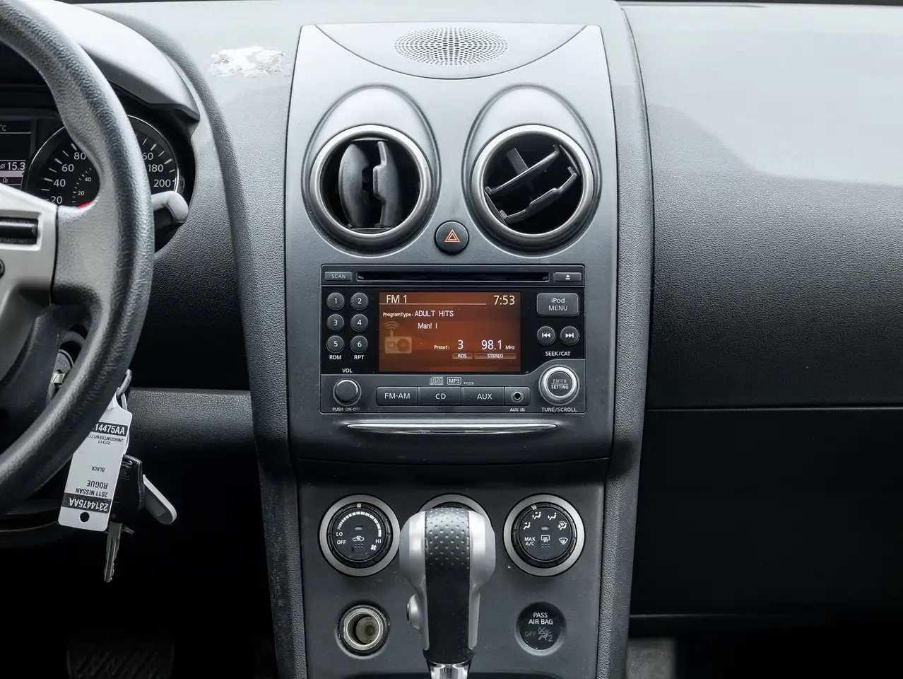 Nissan Rogue fotografie Nissan Rogue
