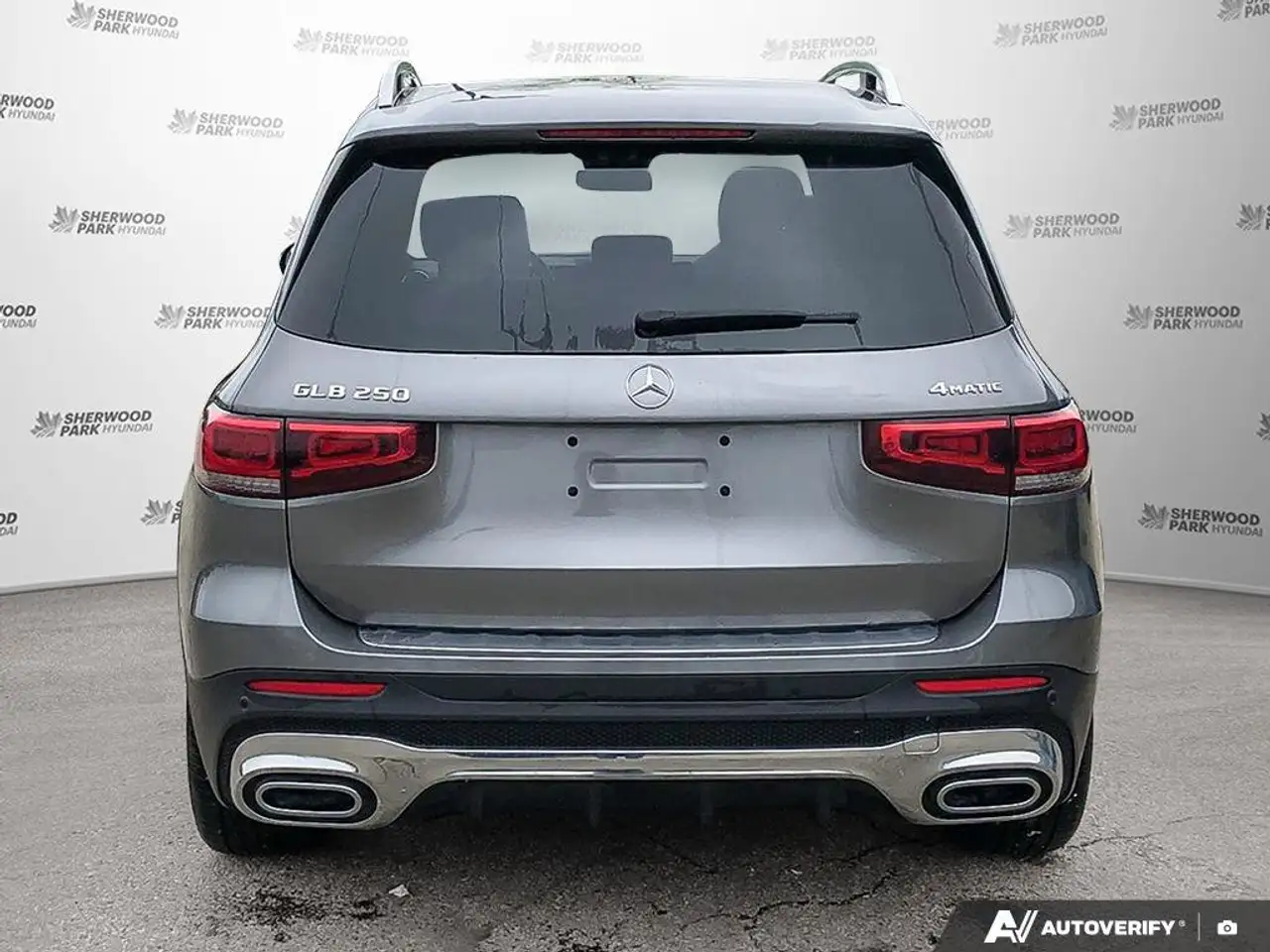 Mercedes-Benz GLB снимка Mercedes-Benz GLB