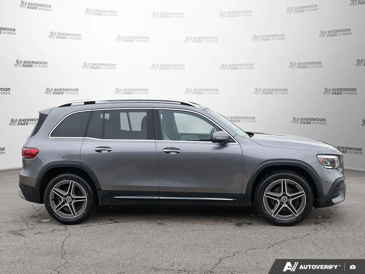 Mercedes-Benz GLB снимка Mercedes-Benz GLB