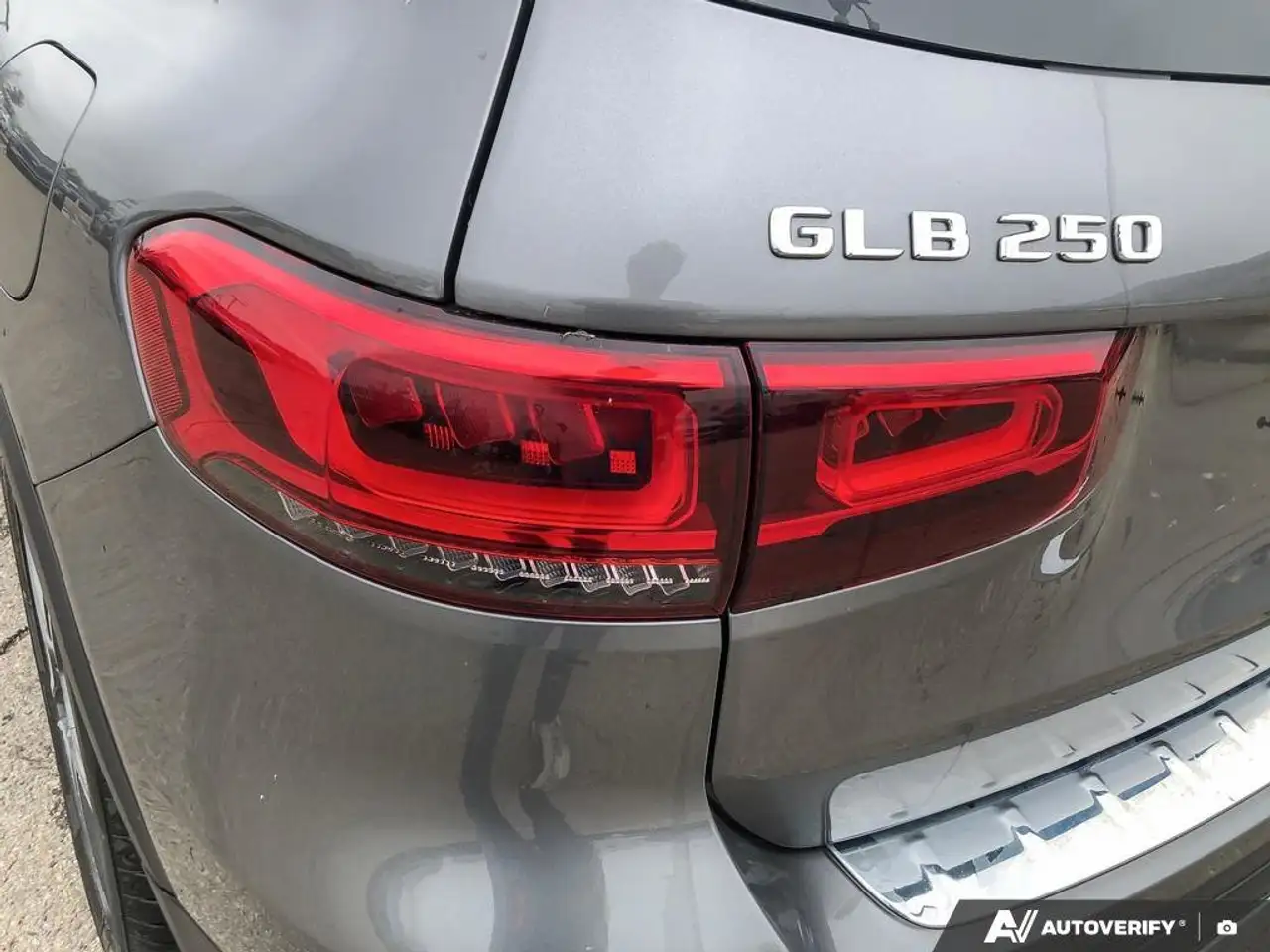 Mercedes-Benz GLB снимка Mercedes-Benz GLB