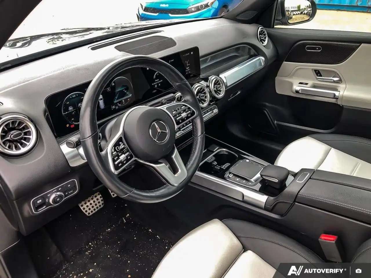Mercedes-Benz GLB снимка Mercedes-Benz GLB