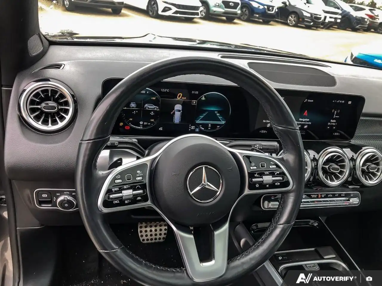 Mercedes-Benz GLB снимка Mercedes-Benz GLB