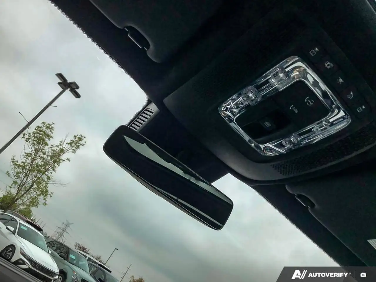 Mercedes-Benz GLB снимка Mercedes-Benz GLB